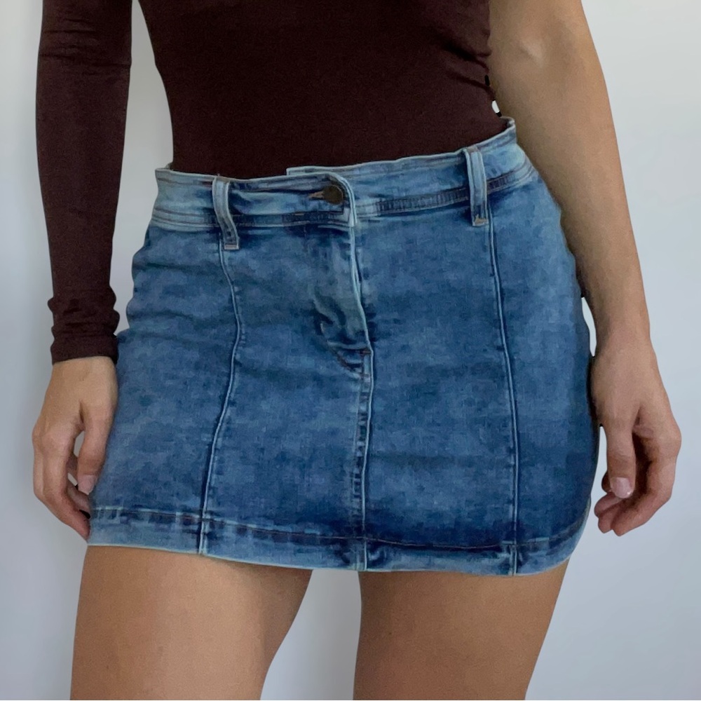 Pilcro Anthropologie Y2K Medium Wash Denim Low Rise Micro Mini Skirt - Size 8 - Picture 2 of 8